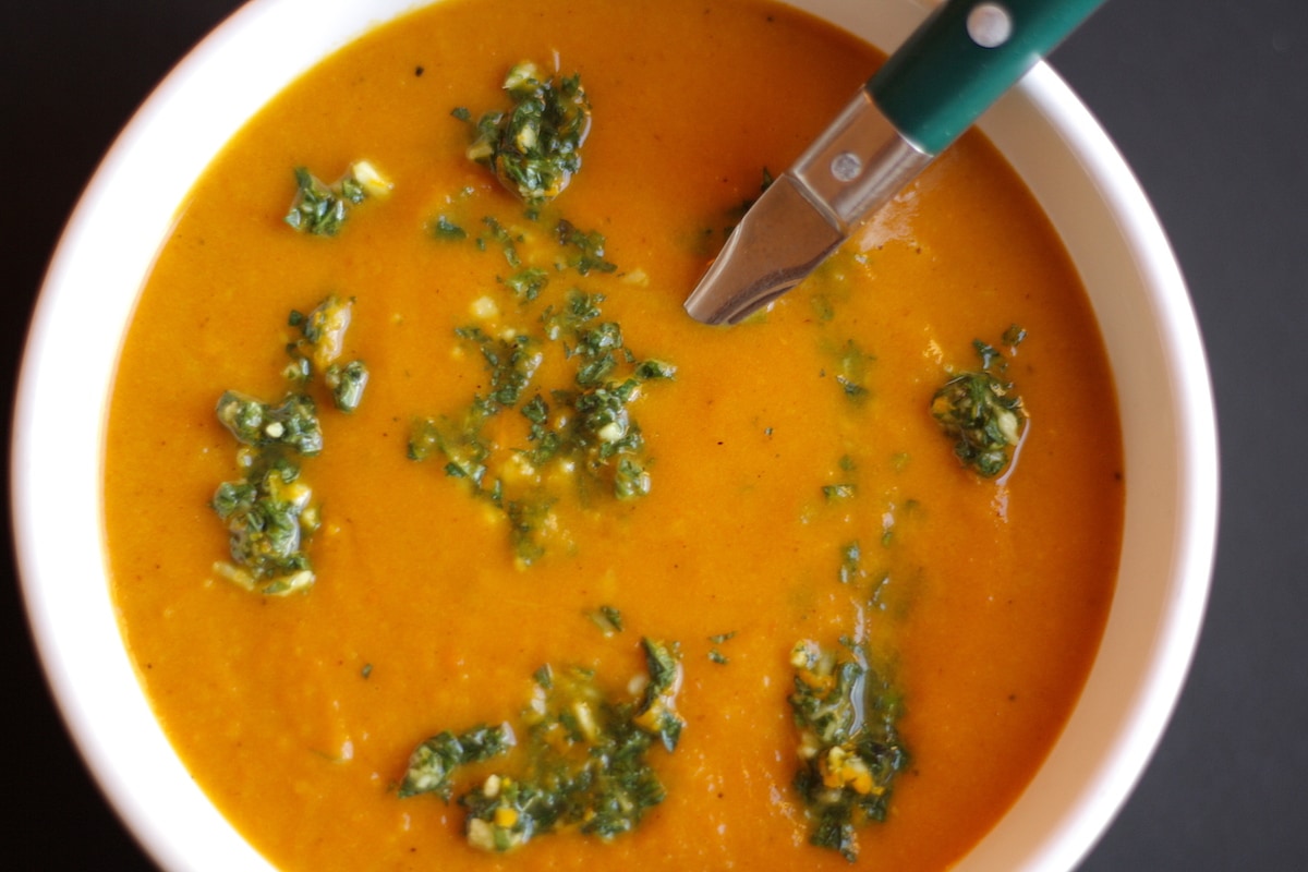 https://www.thehungryhutch.com/wp-content/uploads/2017/01/Roasted-Carrot-Soup-with-Mint-Ginger-Orange-Sauce.jpg