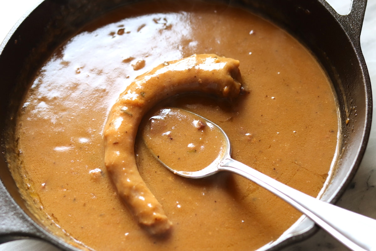 How to Make Turkey Gravy (Recipe + Video) The Hungry Hutch